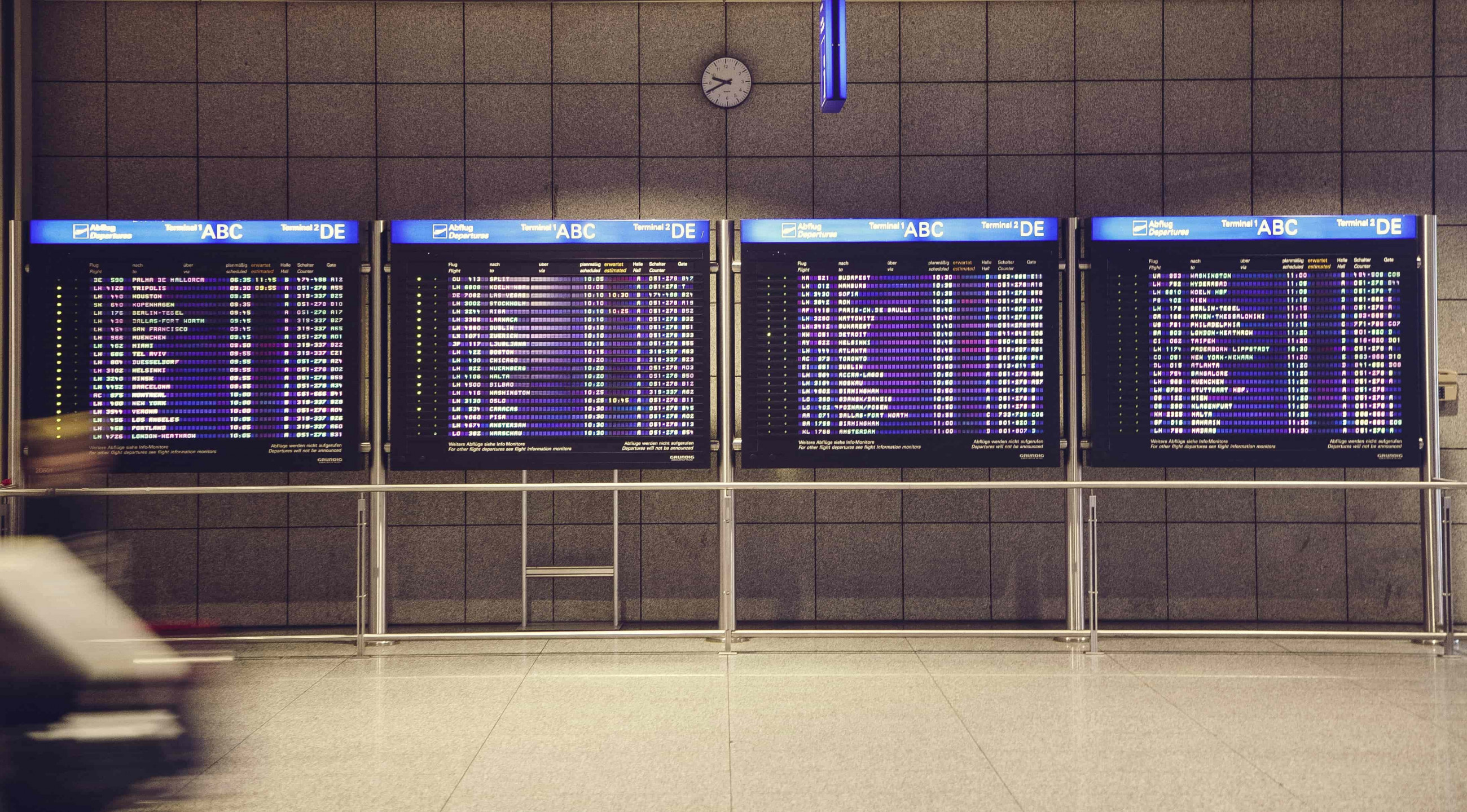 Online-Tafel am Flughafen